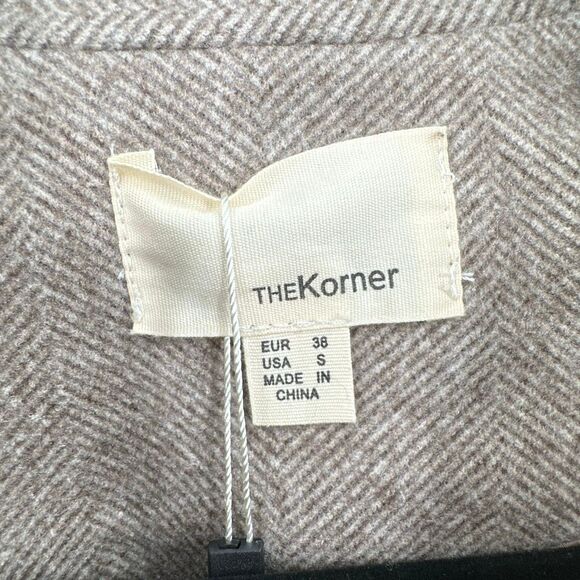 NWT The Korner Taupe Herringbone Button Front Collared Coat Jacket Size Small - Picture 3 of 11